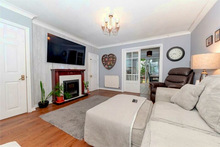 3 Bedroom End Of Terrace House For Sale In Farnborough Road, Farnborough, GU14