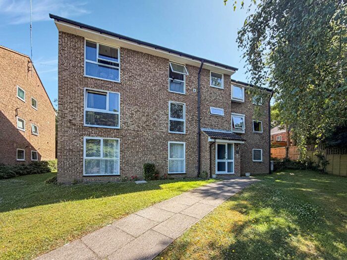 2 Bedroom Flat For Sale In Wettern Close, South Croydon, CR2