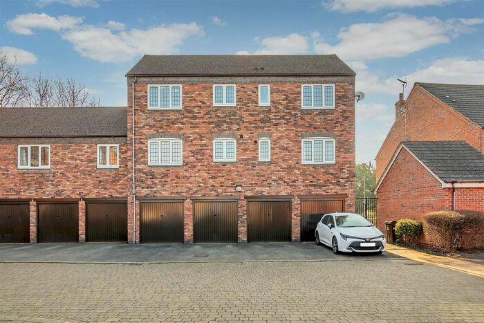 2 Bedroom Flat To Rent In Broom Lane, Shirley, Solihull, B90