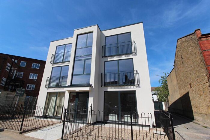 2 Bedroom Apartment To Rent In Williams Grove, London, N22
