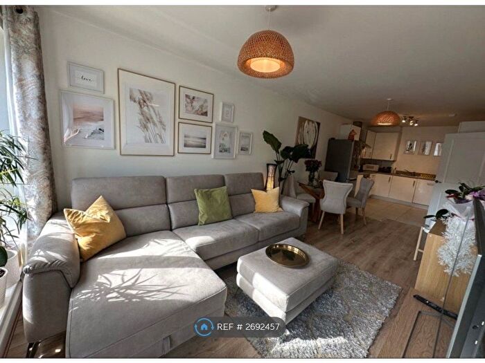 2 Bedroom Flat To Rent In Halligans Court, London, BR2