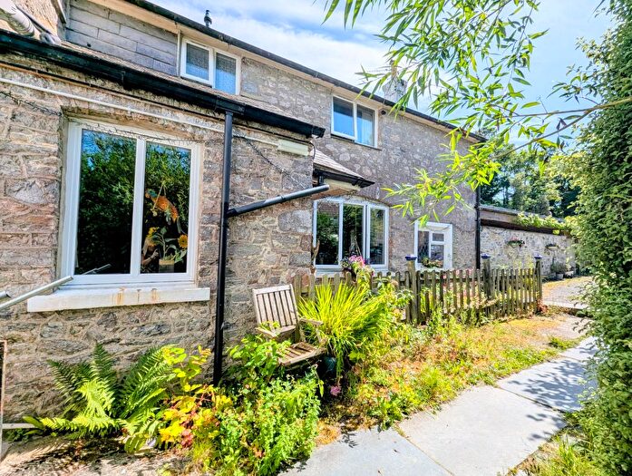 2 Bedroom Semi Detached House For Sale In Vineyard Hill, Totnes, TQ9