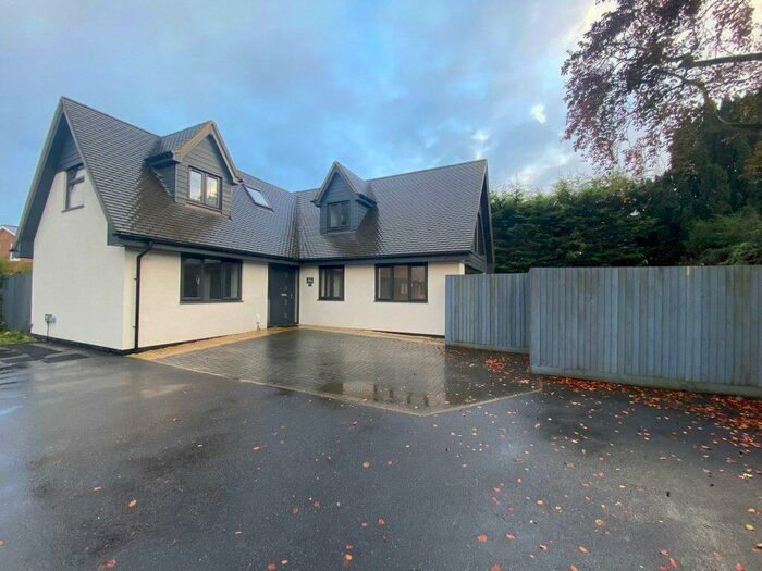 4 Bedroom Detached House To Rent In Chapel Street Thatcham, RG18