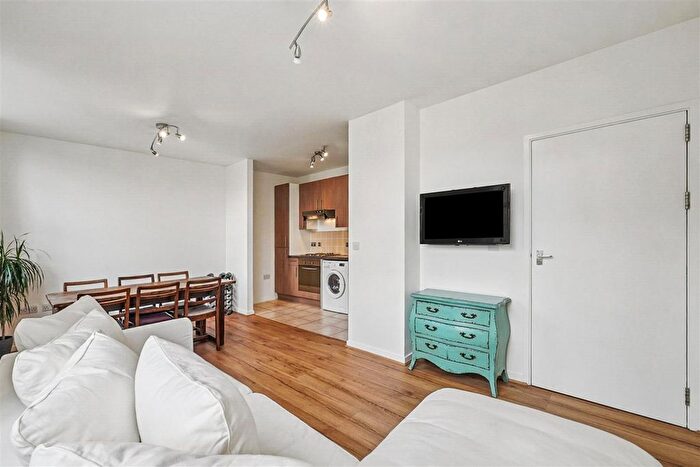 1 Bedroom Flat To Rent In Bromyard Avenue, London, W3