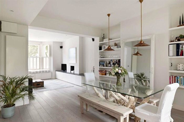 2 Bedroom Apartment To Rent In Fernshaw Road, London, SW10