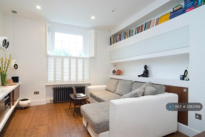 2 Bedroom Flat To Rent In Camden Road, London, N7