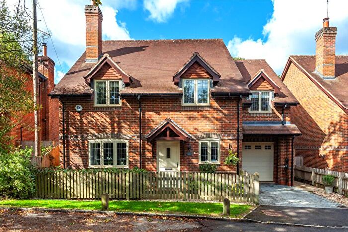 4 Bedroom Detached House For Sale In Common Lane, Binfield Heath, Henley-on-Thames, Oxfordshire, RG9