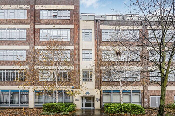 2 Bedroom Apartment For Sale In Peckham Grove, London, SE15