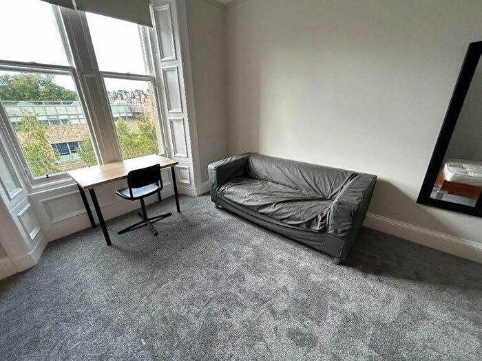 4 Bedroom Flat To Rent In Central Avenue, London, N9