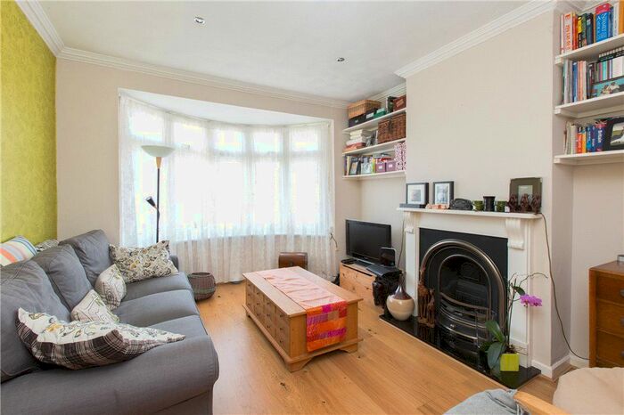 2 Bedroom Flat To Rent In Edgeley Road, Clapham, London, SW4