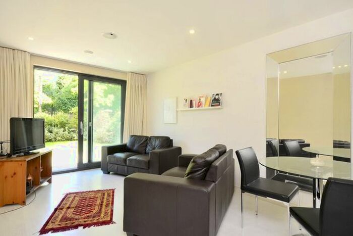 2 Bedroom Flat To Rent In Putney Hill, Putney, London, SW15