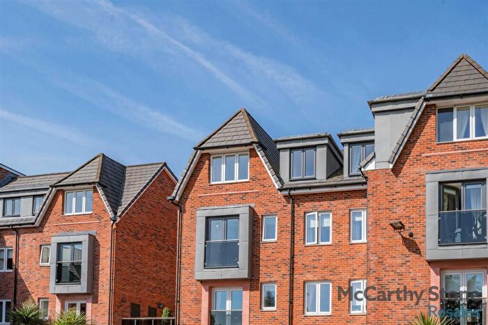 1 Bedroom Apartment For Sale In Oakfield Court, - Crofts Bank Road, Urmston, Manchester, M41