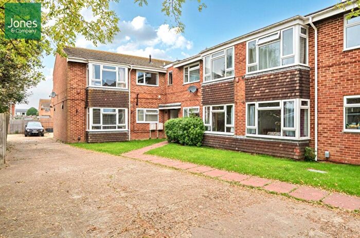 1 Bedroom Flat To Rent In Castle Court, Castle Road, Worthing, West Sussex, BN13