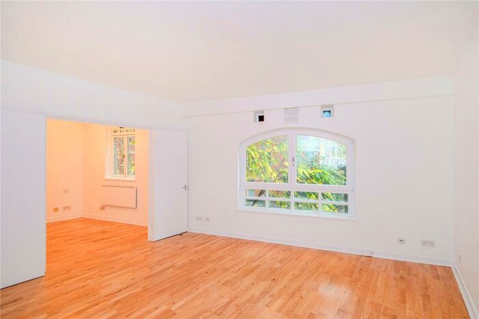 2 Bedroom Apartment To Rent In Rosebery Court, London, EC1R