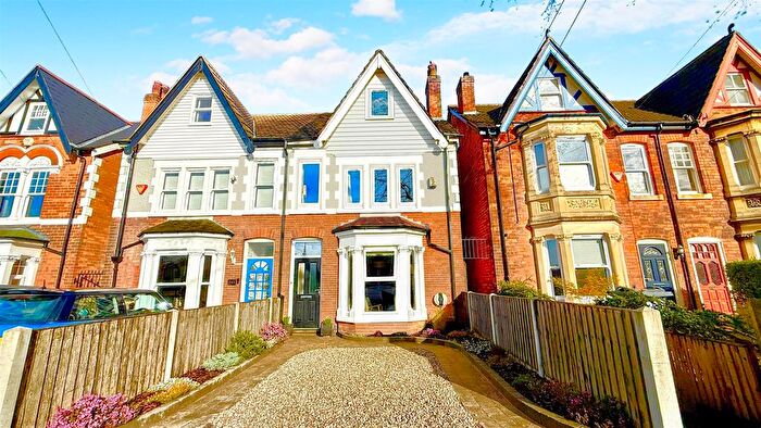 4 Bedroom Semi Detached House For Sale In Selly Oak Road, Bournville, Birmingham, B30