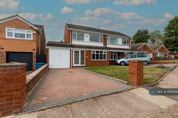 3 Bedroom Semi-Detached House To Rent In Dennis, Tamworth, B77