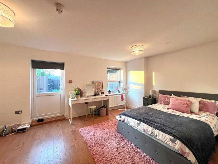 1 Bedroom Flat To Rent In Forest Drive East, London, E11