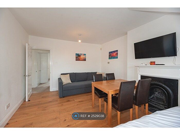 2 Bedroom Flat To Rent In Fulham Broadway, London, SW6