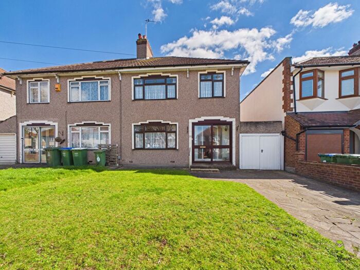 3 Bedroom Semi Detached House For Sale In Stapleton Road, Bexleyheath, Kent, DA7