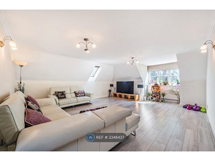 2 Bedroom Flat To Rent In Arnwood, Winnersh, Wokingham, RG41