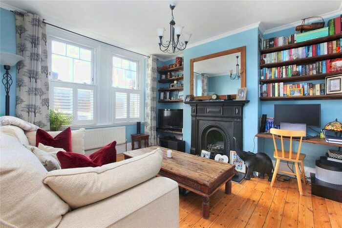 2 Bedroom Maisonette To Rent In Silverthorne Road, Battersea, SW8