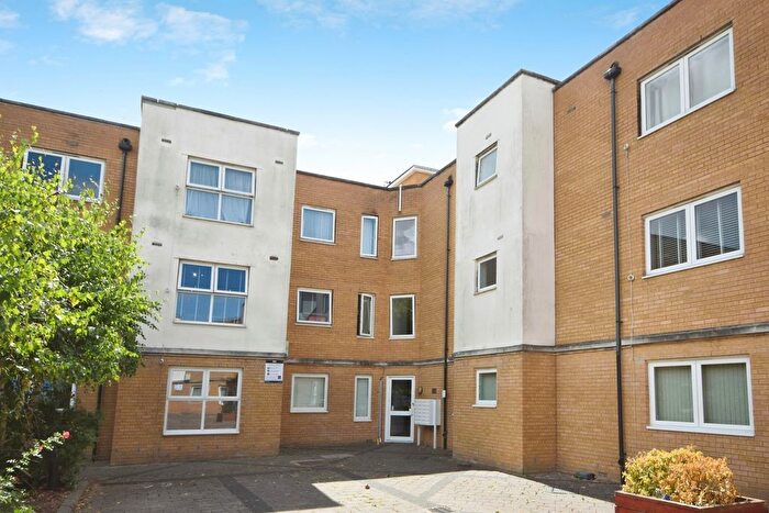 2 Bedroom Flat For Sale In Kenway, Southend-On-Sea, Essex, SS2