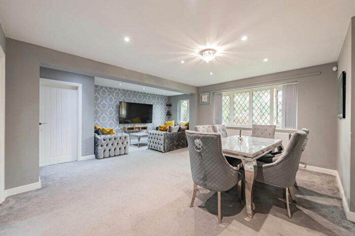 5 Bedroom Link Detached House To Rent In Brecon Close, Chandler's Ford, Eastleigh, SO53