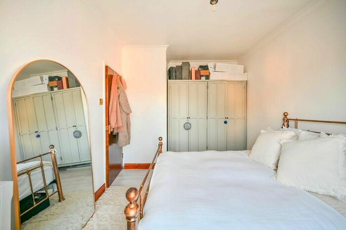 1 Bedroom Flat To Rent In Bridle Close, Kingston, Kingston Upon Thames, KT1