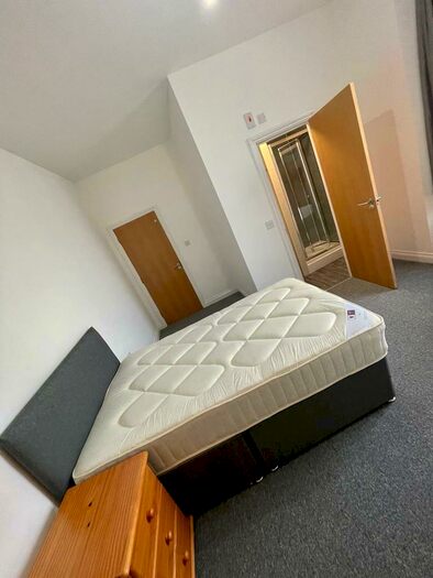 Studio To Rent In Cattedown Studio, PL4