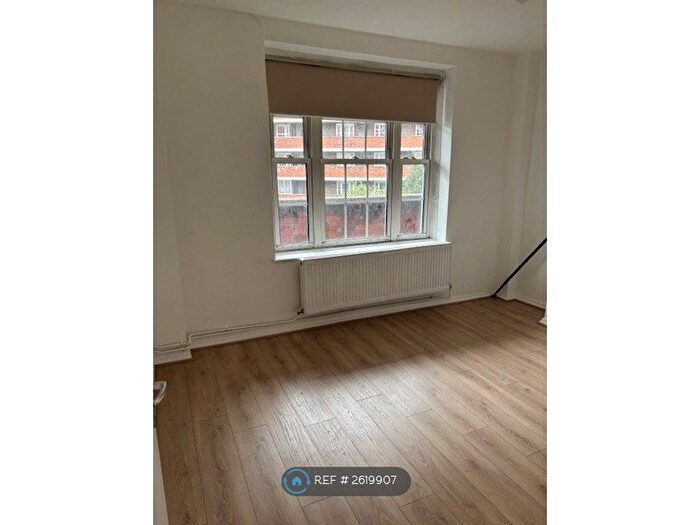 3 Bedroom Flat To Rent In Rugmere, London, NW1