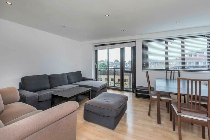 3 Bedroom Flat To Rent In Cromwell Road, London, SW5