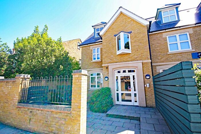 1 Bedroom Flat To Rent In Stanley Road, Teddington, TW11