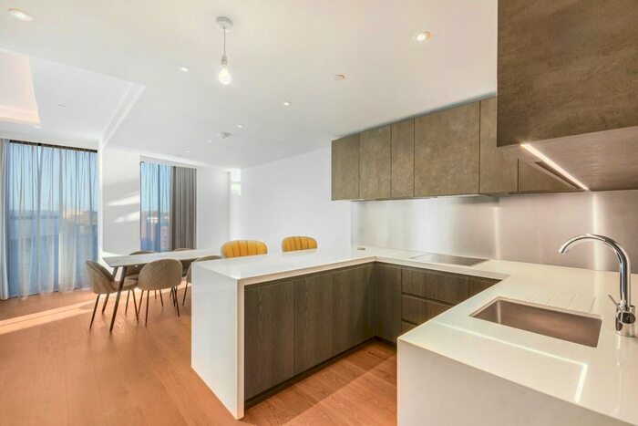 3 Bedroom Flat To Rent In Carnation Way, London, SW8