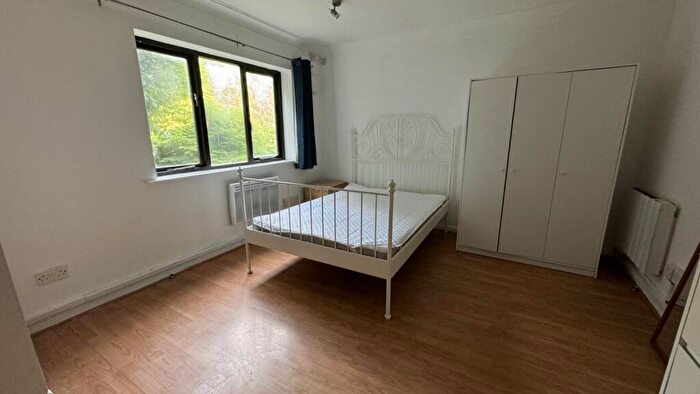 Flat To Rent In The Avenue, Northwood, HA6