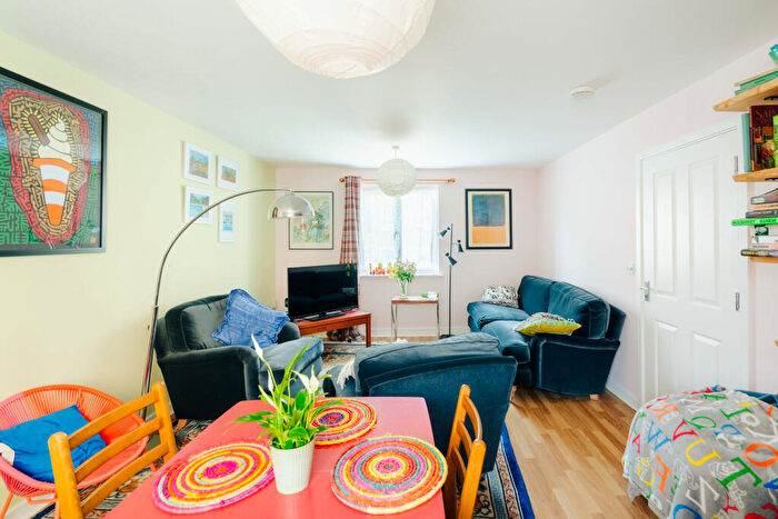 2 Bedroom Flat For Sale In Dickinsons Fields, Bedminster, Bristol, BS3