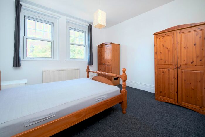 3 Bedroom Flat To Rent In Morgan Road, Islington, London, N7