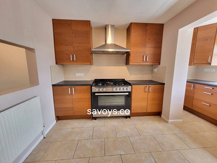 3 Bedroom Detached House To Rent In Devon Road, Luton, LU2