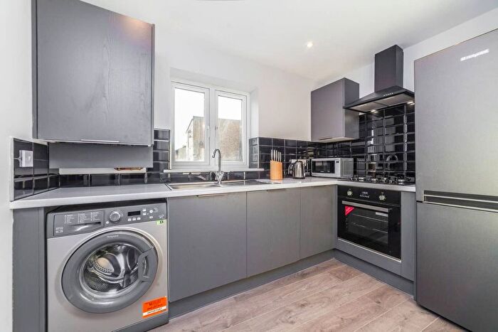 2 Bedroom Flat To Rent In Flat, Queens Crescent, London, NW5