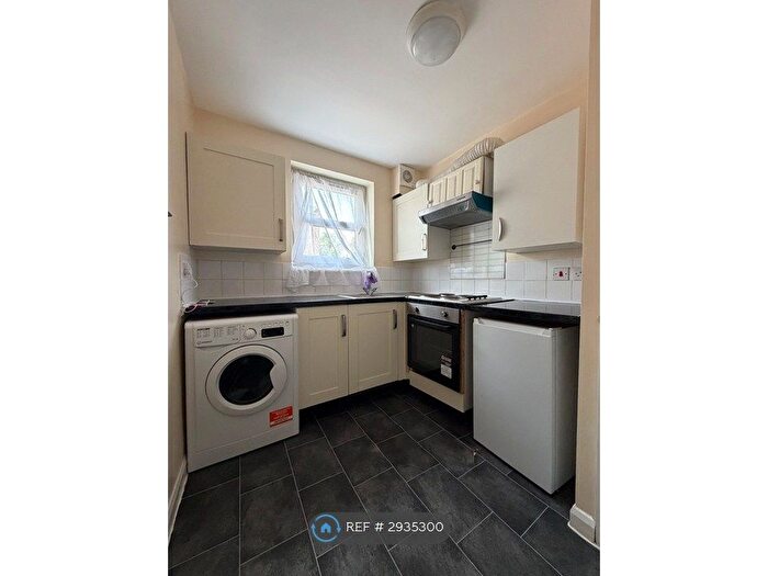 1 Bedroom Flat To Rent In Garnham St, London, N16