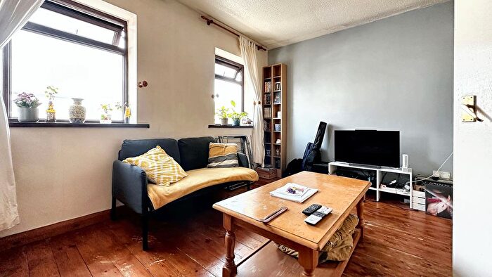 2 Bedroom Flat To Rent In Wyeverne Road, Cardiff, CF24