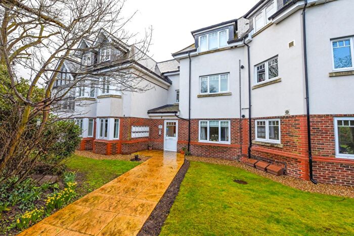 2 Bedroom Flat To Rent In Broadlands Grange, Shepperton, TW17