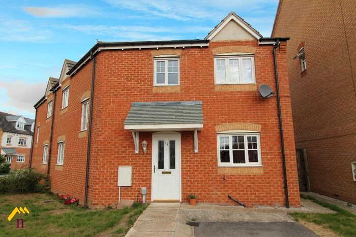 3 Bedroom Semi-Detached House To Rent In Hainsworth Park, Hull, HU6
