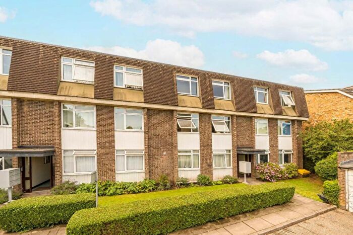2 Bedroom Flat For Sale In Westbury Road, Kingston Upon Thames, KT3