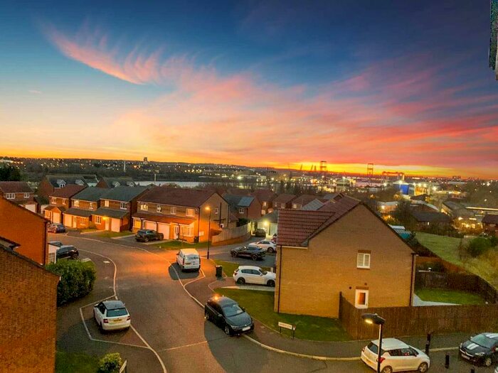 2 Bedroom Flat To Rent In Haydon Drive, Wallsend, Tyne And Wear, NE28