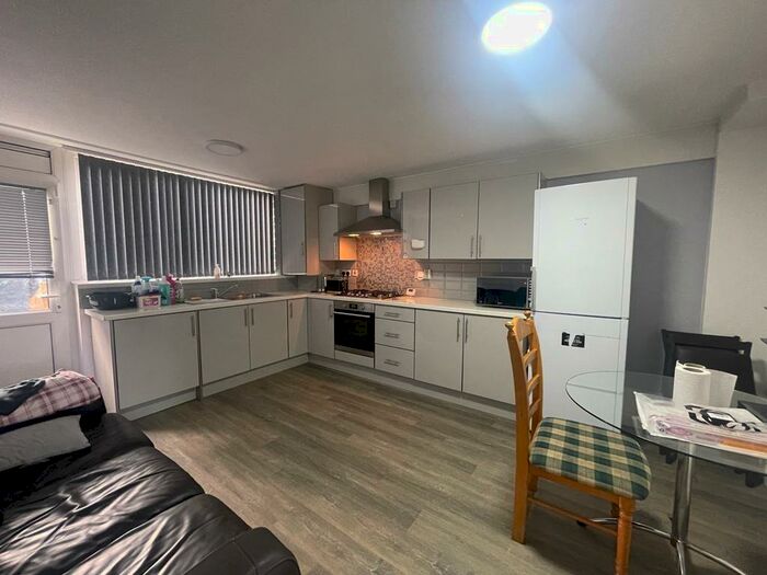 4 Bedroom House To Rent In Porchester Drive, Birmingham, B19