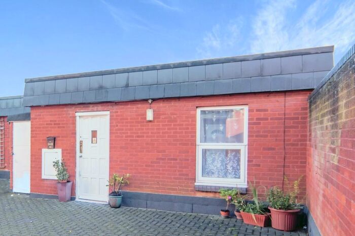 2 Bedroom Flat To Rent In Church Lane, Bedford, MK41