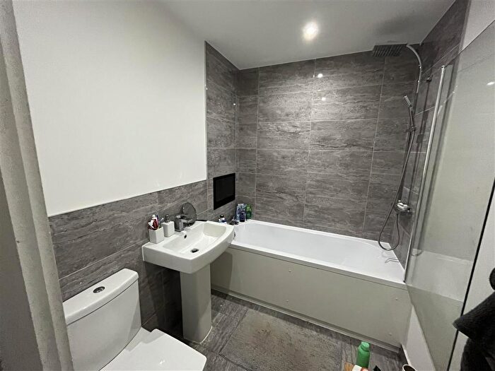 2 Bedroom Flat To Rent In Carlton Square, Carlton, Nottingham, NG4