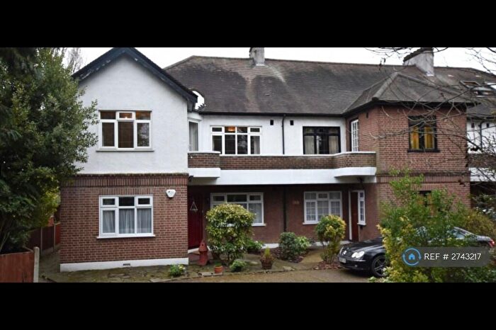 3 Bedroom Maisonette To Rent In Beechwood Park, London, E18