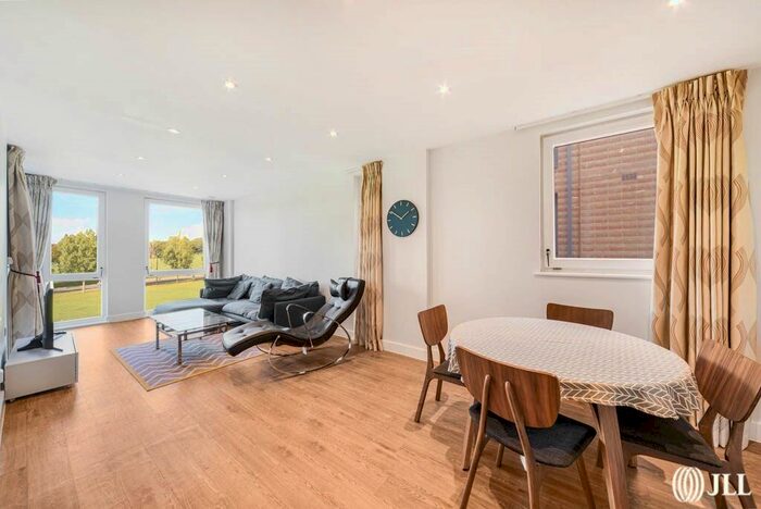 3 Bedroom Flat To Rent In Seven Sisters Road, London, N4