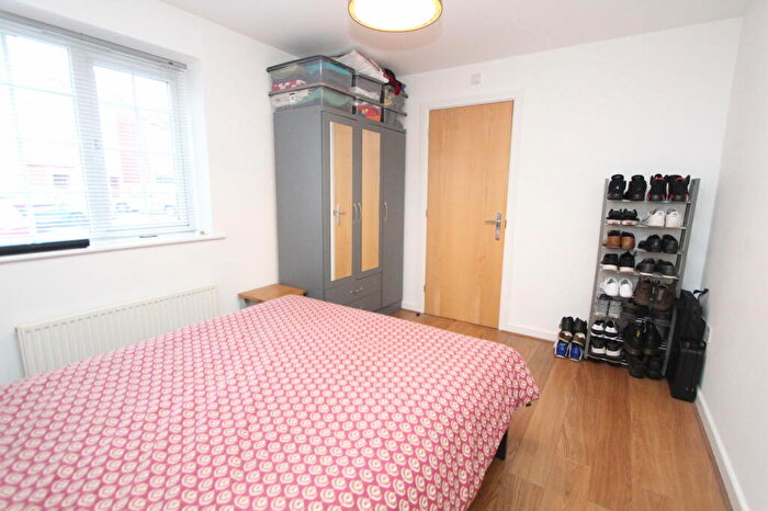 2 Bedroom Flat For Sale In Madison Avenue, Brierley Hill., DY5